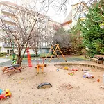 Tranquil Apartment With Free Parking And Garden Connection In The Downtown