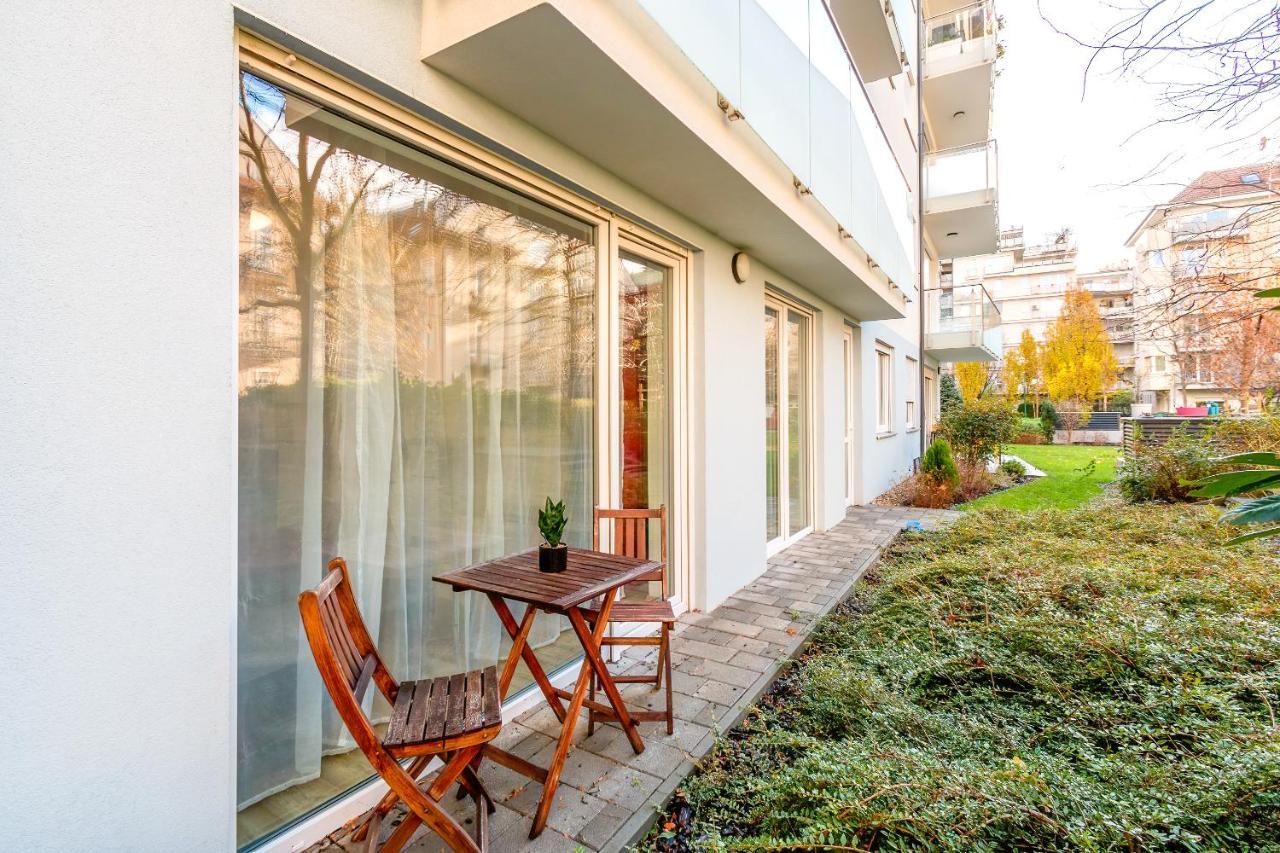 Tranquil With Free Parking And Garden Connection In The Downtown Apartment *