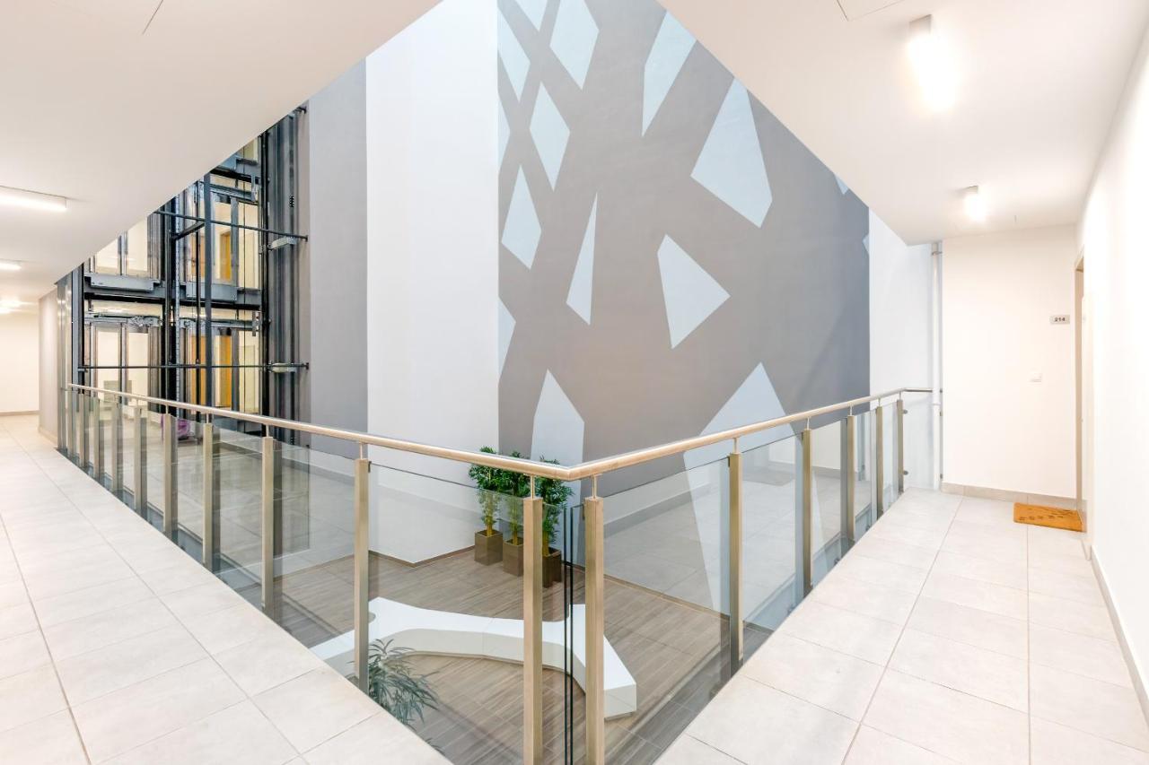 Tranquil With Free Parking And Garden Connection In The Downtown